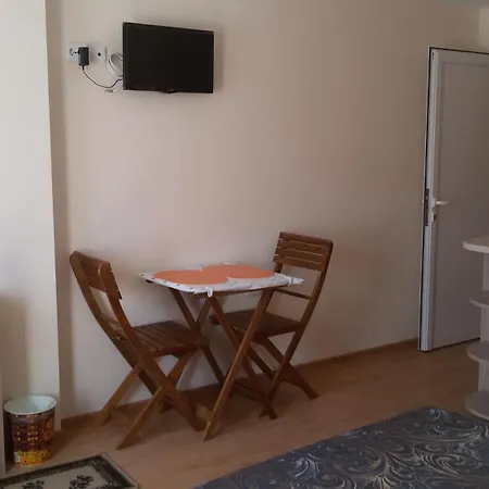 招待所 Къща За Почивка Смокиня 索佐波尔