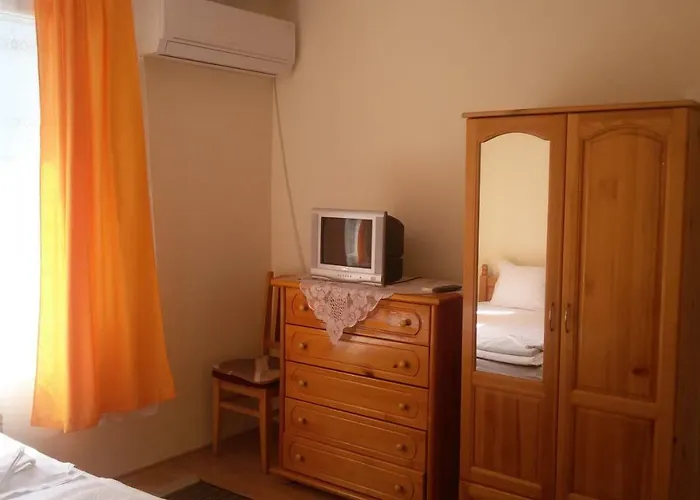 Къща За Почивка Смокиня 招待所 索佐波尔